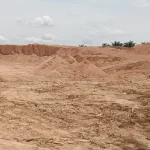 GALIAN - Aktivitas pengambilan tanah dan batuan galian C jenis kauri yang dilakukan PT Mitra Saudara Lestari (MSL) di Desa Ratu Elok Km 8. IST