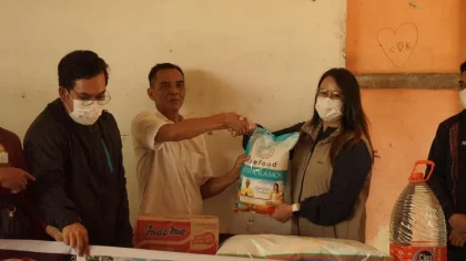 Kepedulian terhadap masyarakat yang terdampak kebakaran hutan dan lahan (karhutla) kembali diwujudkan Ketua AAS Centre, dr. Grace Pabayo.